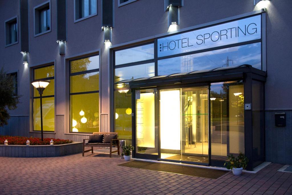 Hotel Sporting Cologno Milán Exterior foto